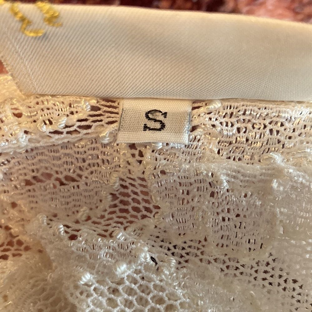 Aspen Body lace short sleeves top - Picture 6 of 6